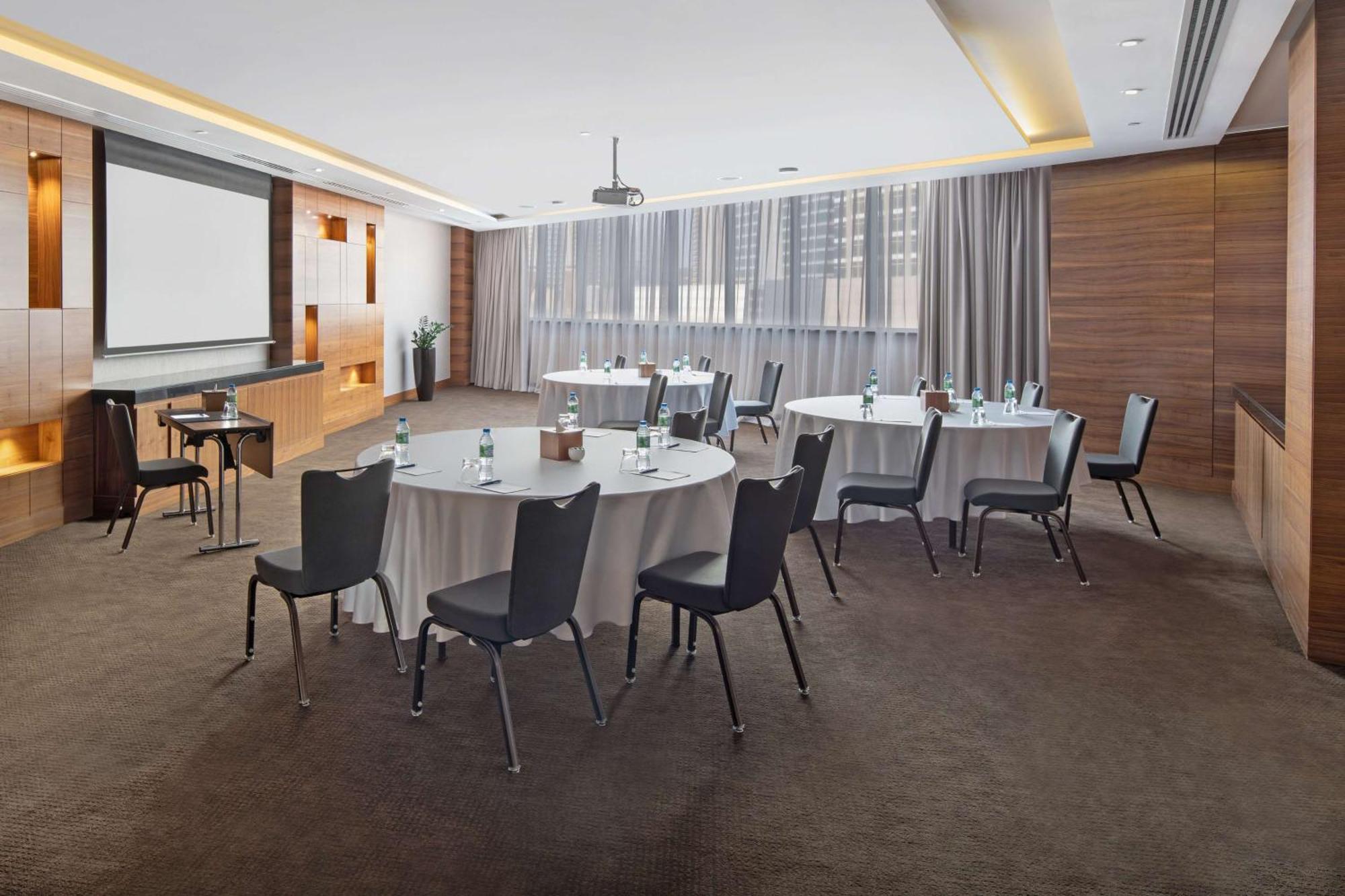 Radisson Blu Hotel, Dubai Waterfront Eksteriør billede